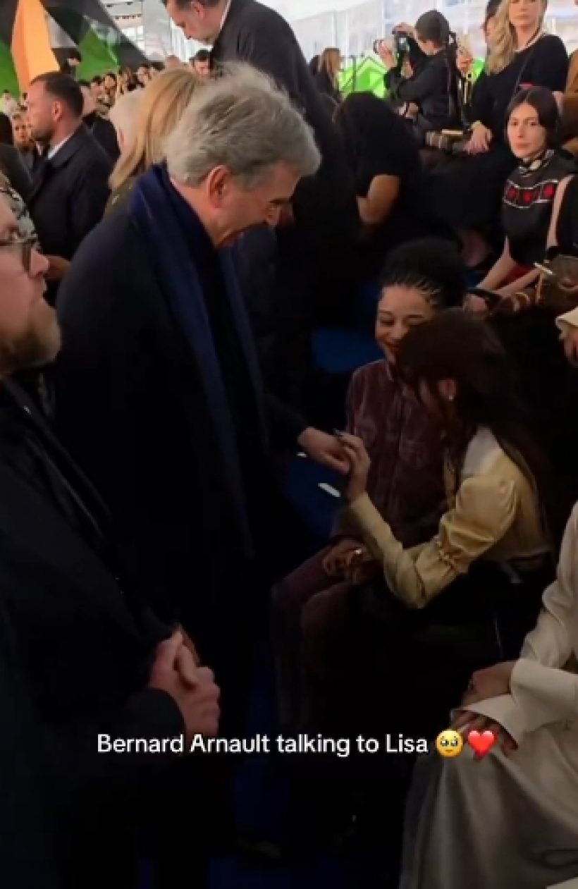 WOW..เจ้าพ่อLVMH ทักทายลิซ่ากลางงาน รู้เลยเอ็นดูมาก!