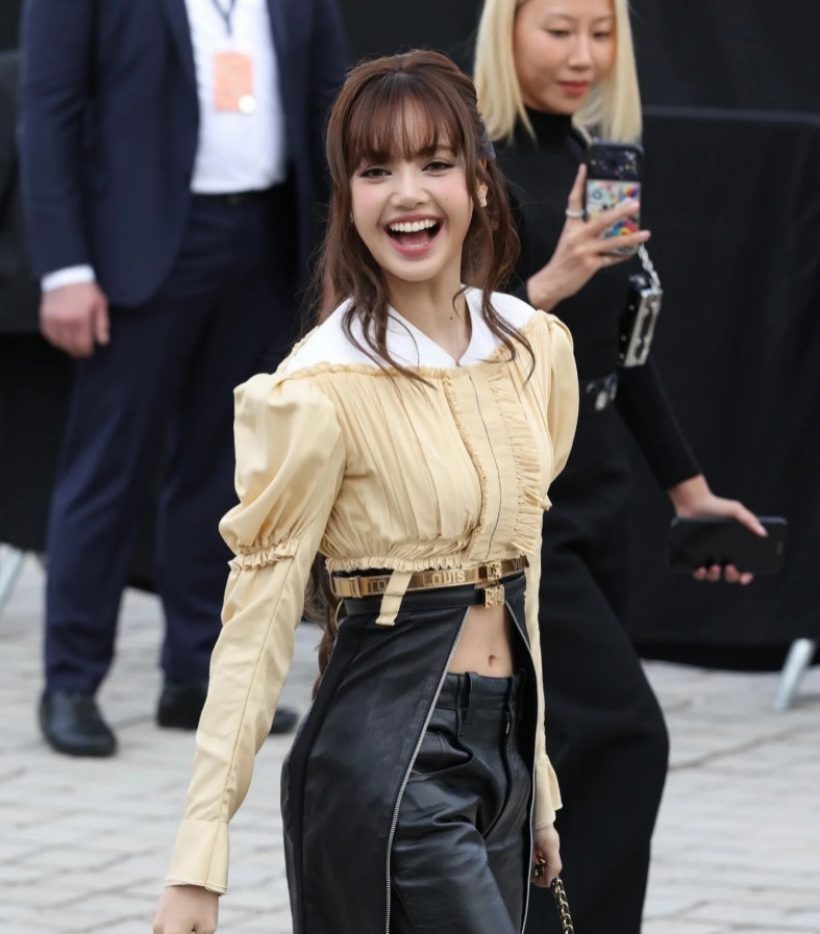 WOW..เจ้าพ่อLVMH ทักทายลิซ่ากลางงาน รู้เลยเอ็นดูมาก!