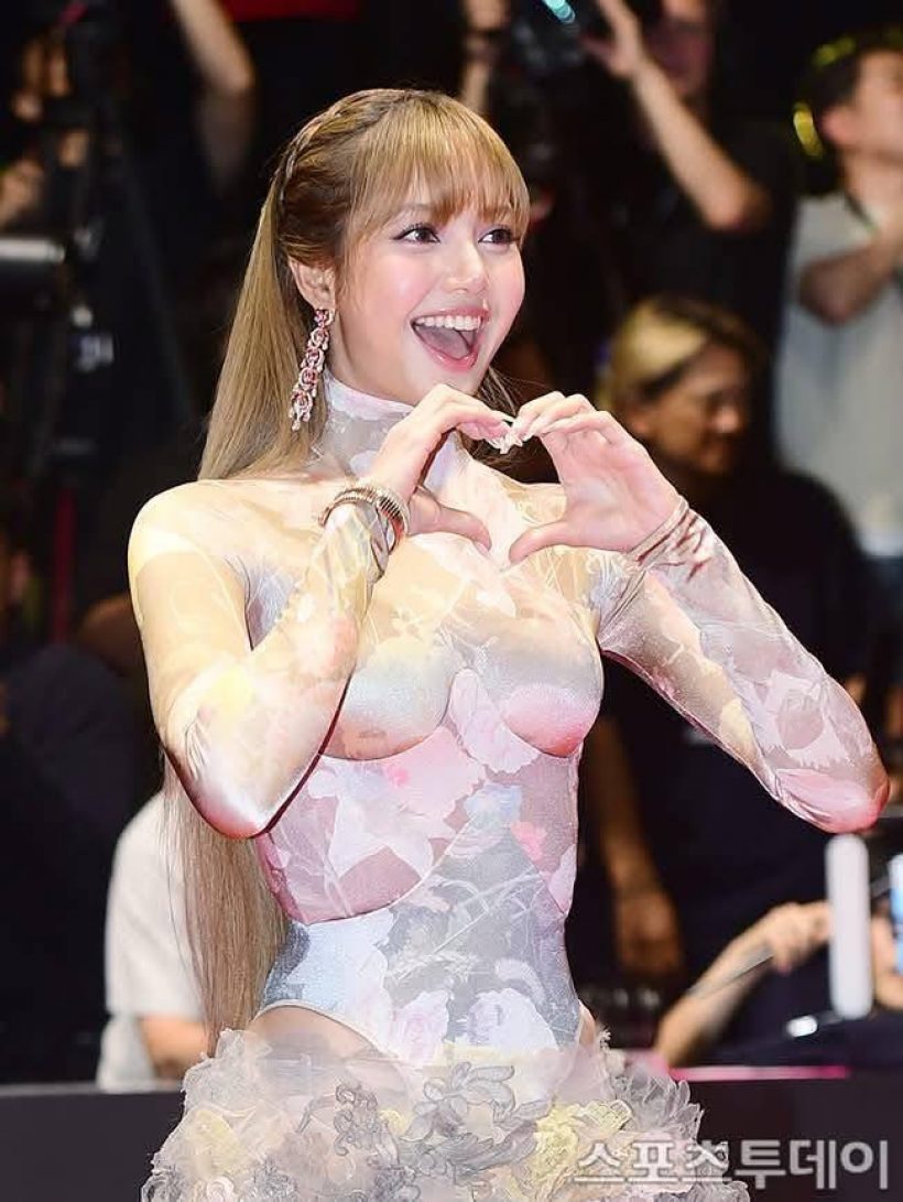 สวยจึ้ง! ลิซ่า BLACKPINK ในเทศกาลภาพยนตร์นานาชาติปูซาน ครั้งที่ 30