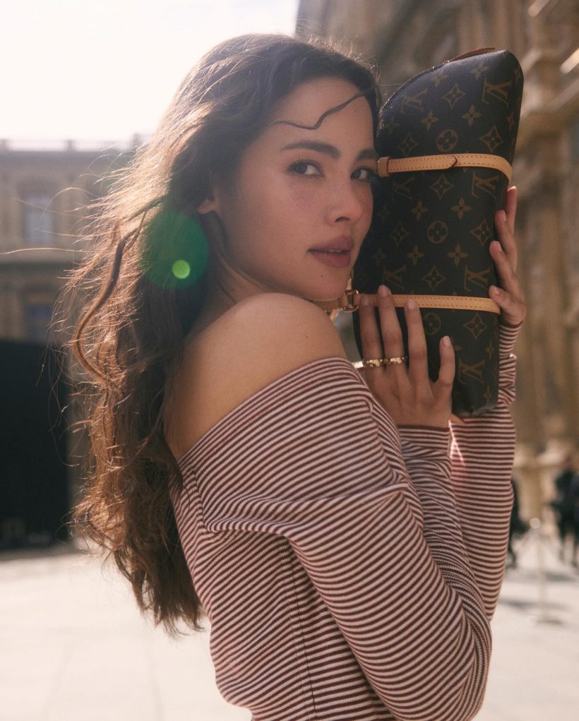 ช็อตหยุดโลก! ญาญ่า-ลิซ่า ร่วมเฟรมกลางปารีส สวยตู่กินกันไม่ลง