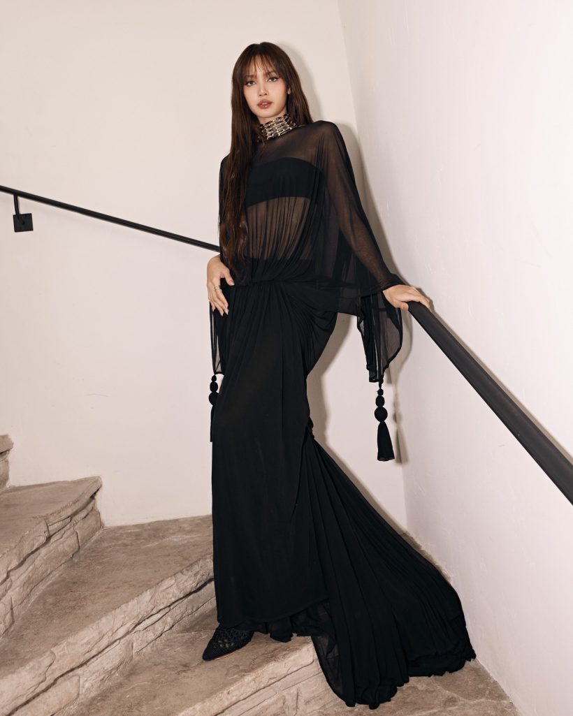 หลุดภาพเบื้องหลัง ลิซ่า ที่ทะเลบัวแดง สวยทั้งคนทั้งวิว