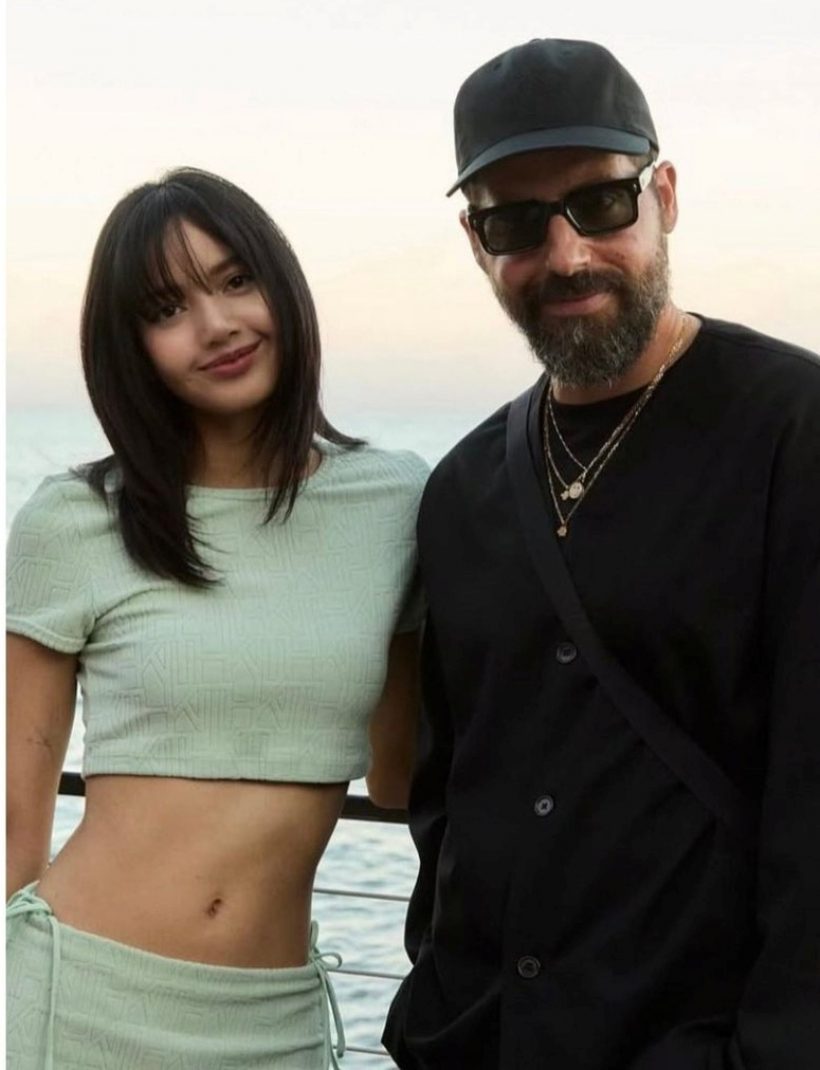 LISA x KITH รอบนี้มาในฐานะดีไซเนอร์! ปักหมุดรอของออก