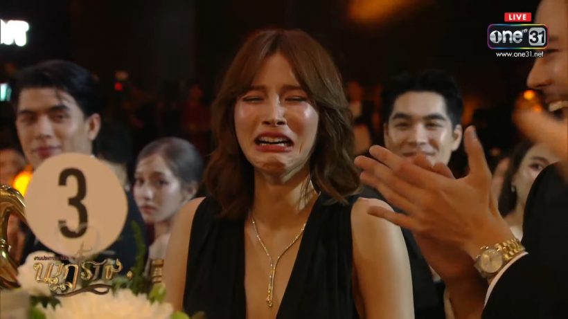 ตอนนั้นคิดอะไรอยู่? ใบเฟิร์น แจงสาเหตุ ร้องไห้เบะปากรับรางวัล