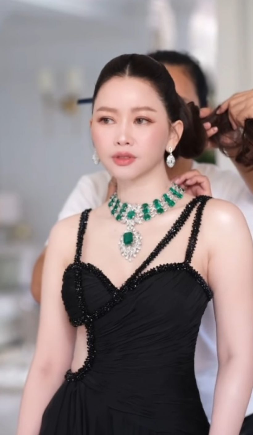 เมย์ วาสนา อวดลุคสวยกับสร้อยในตำนาน กลับสู่เจ้าของแล้ว
