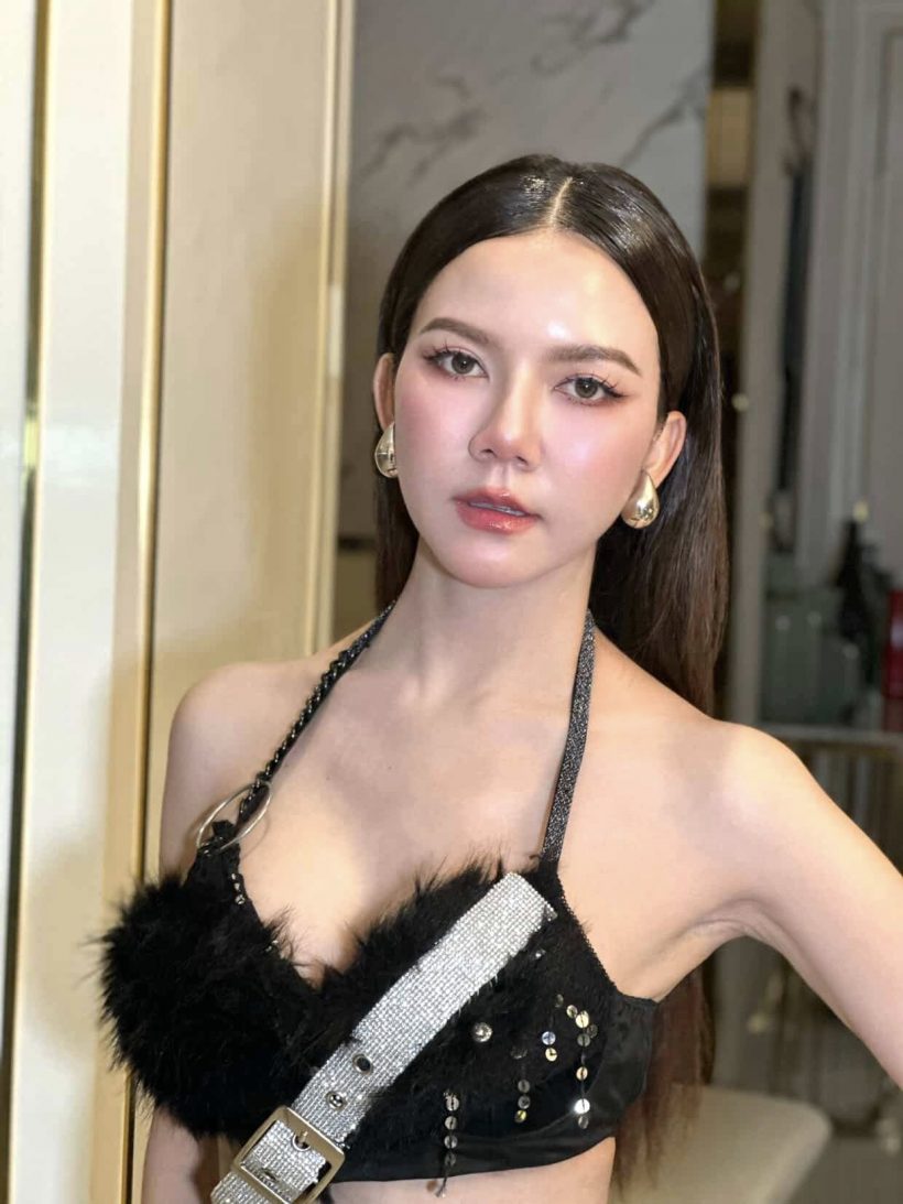 นักร้องสาว โผล่คอมเมนต์ อิจฉา โบว์ เมลดา หลัง อาเล็ก บินหา ที่ลอนดอน