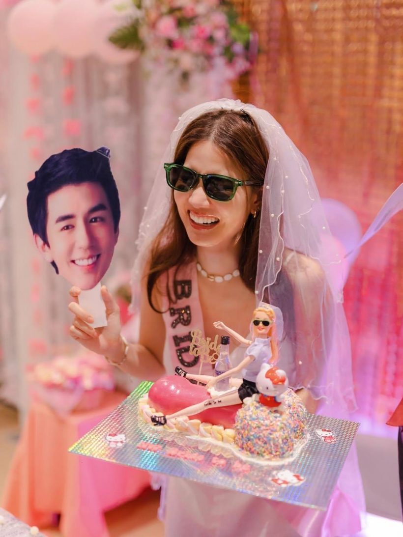 นางเอกดังสนุกสุดเหวี่ยง ถูกเพื่อนๆสมัยเรียน จัดปาร์ตี้สละโสด