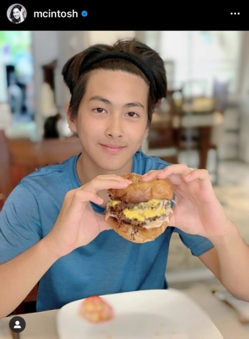 ทายาทดาราสาวดัง ยิ่งโตยิ่งหล่อ แม่ไม่ห้ามเข้าวงการ