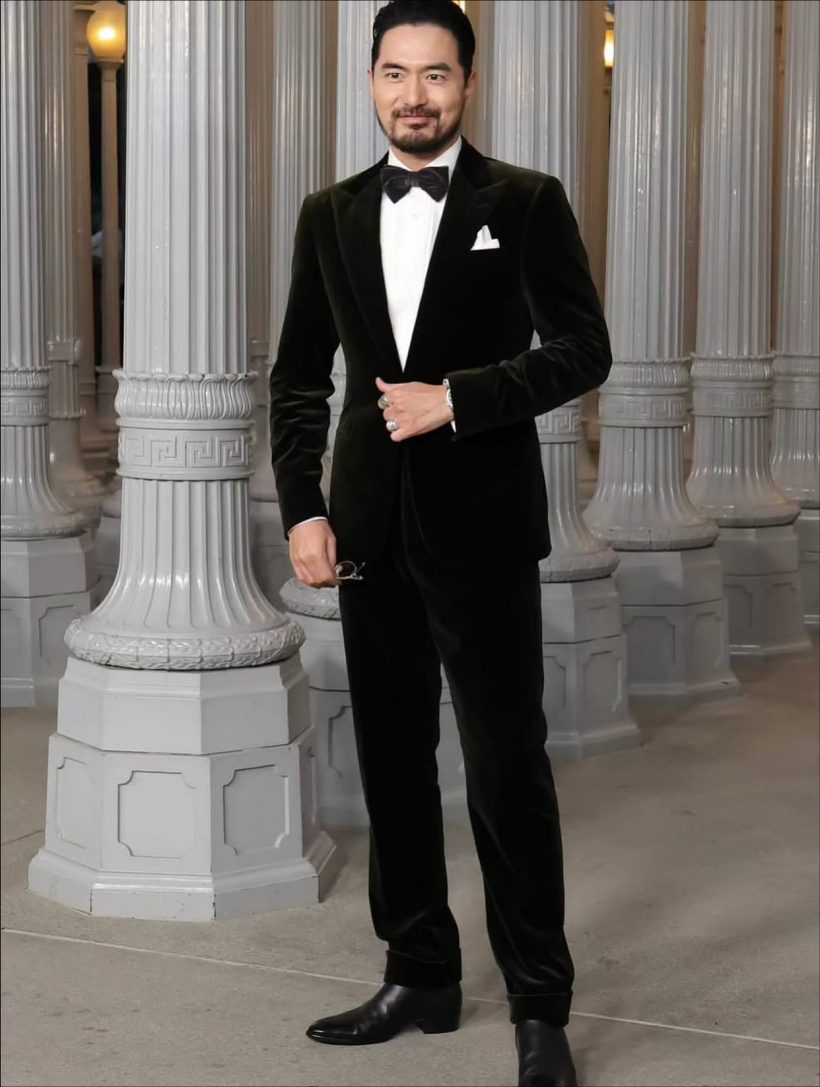 ลุคใหม่พระเอกดังหนวดทึบรกครึ้ม แบบนี้ก็เท่ไปอีกแบบ!