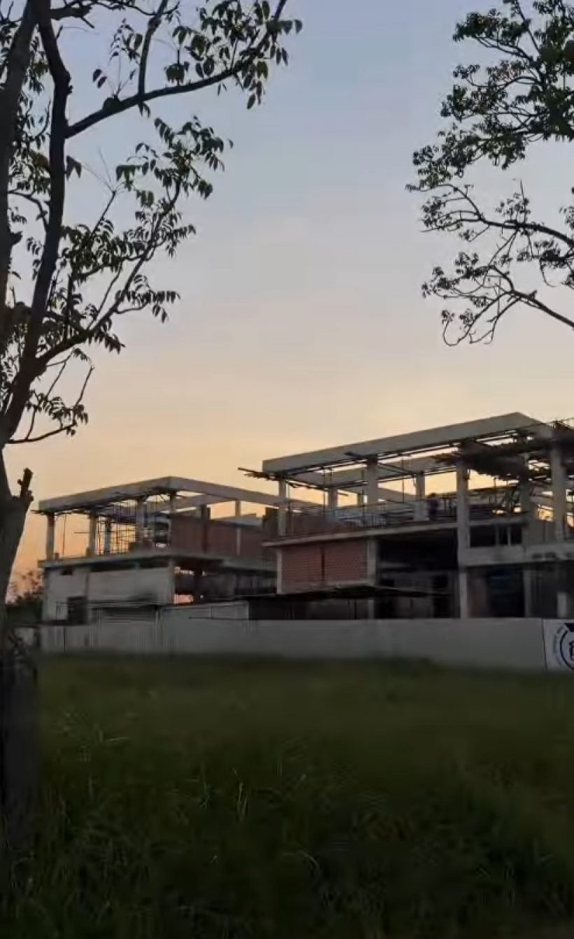 คู่รักถูกสงสัย ทำไมรวยขนาดนี้ สร้างบ้านใหญ่เท่าห้าง