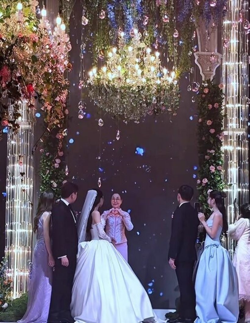 น้ำตาไหลทั้งงาน คุณแม่เพ็กแฮ ร่วมงานวิวาห์ ลูกน้ำ