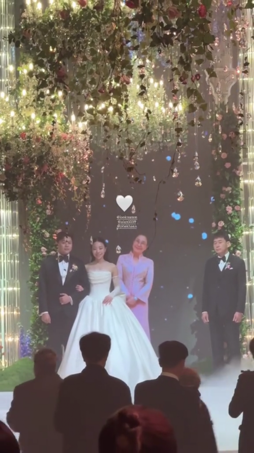 น้ำตาไหลทั้งงาน คุณแม่เพ็กแฮ ร่วมงานวิวาห์ ลูกน้ำ