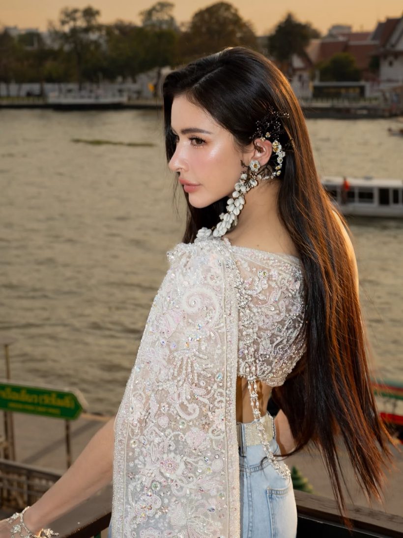 ศรีริต้า เสิร์ฟลุค ห่มสไบใส่ยีนส์ สวยเผื่อคนทั้งโลกเเล้ว