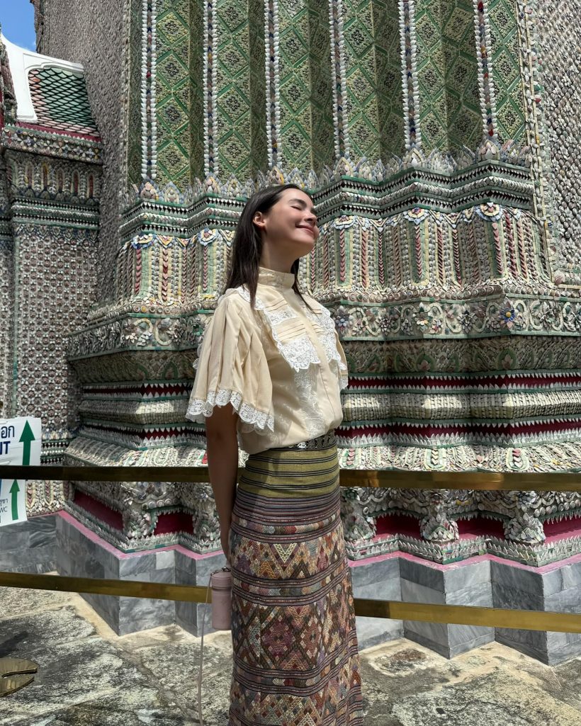 ส่องๆ ณเดชน์ญาญ่า สักการะพระแก้วมรกต ทำบุญแบบใดให้เหมือนงานแต่ง