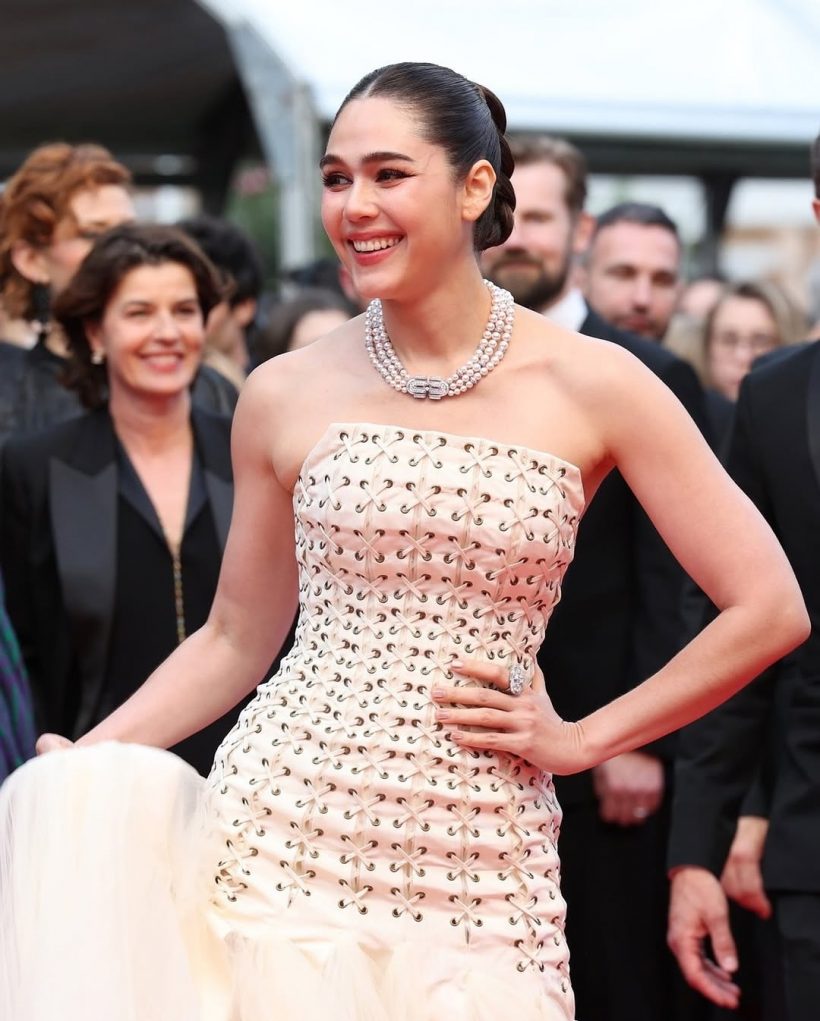 สวยจึ้งใจ! ชมพู่ พา SIRAVANNAVARI ฉายแสงกลางพรมแดงคานส์