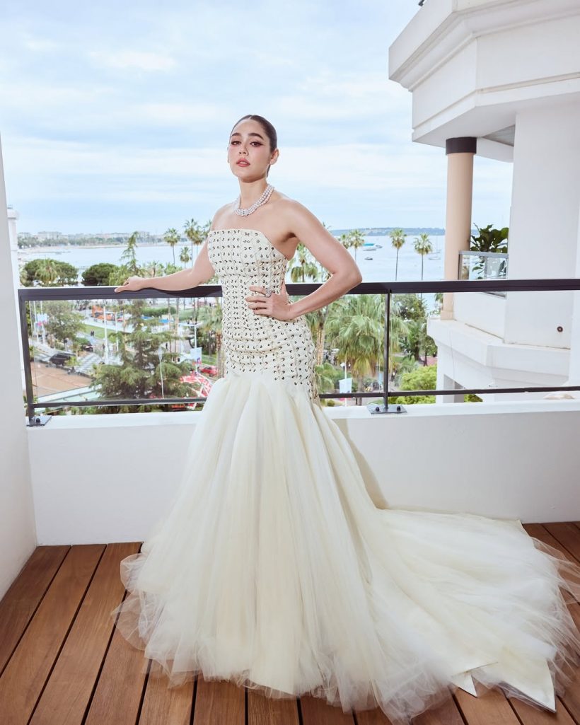 สวยจึ้งใจ! ชมพู่ พา SIRAVANNAVARI ฉายแสงกลางพรมแดงคานส์