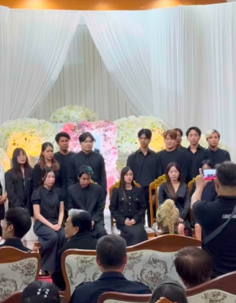 ภาพเดียวแฟนคลับซึ้ง! สไปร์ทยืนคุย เก๋ไก๋-อาบี มิตรภาพยังงดงาม