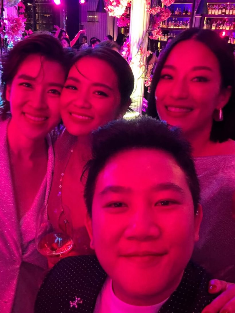 เชียร์ ฑิฆัมพร ควงสาวสวยออกงาน แห่สงสัย แฟนใหม่ใช่ไหม?