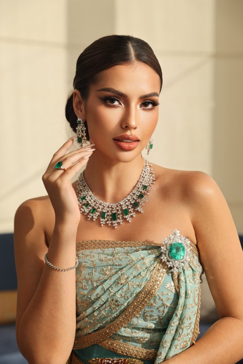 ใบหน้าดุจเทพปั้น เเอนโทเนีย กับชุดไทยคือที่สุดของความสวย