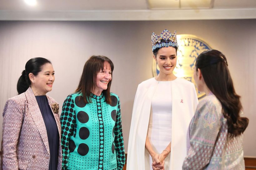 โอปอล สุชาตา สวยสง่าสวมเดรสขาวเข้าพบนายกฯ