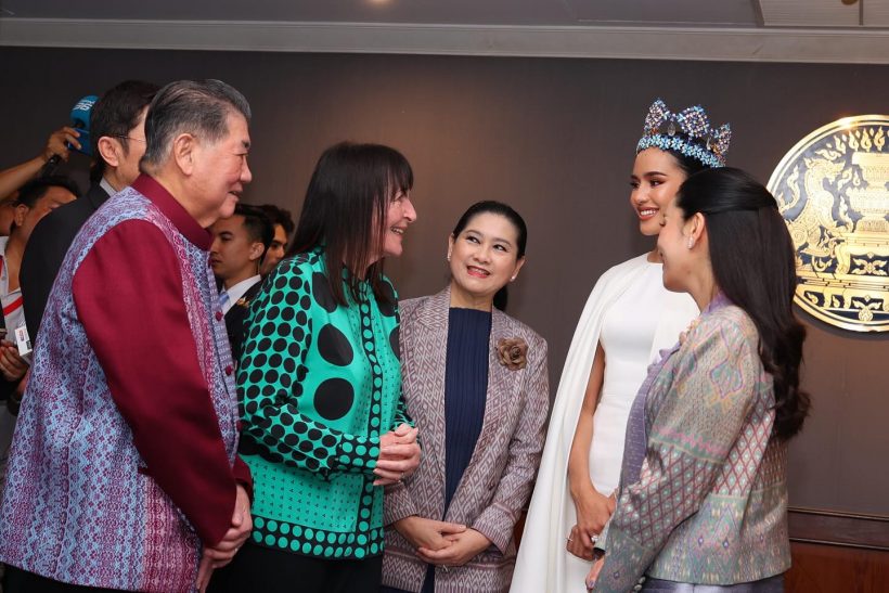 โอปอล สุชาตา สวยสง่าสวมเดรสขาวเข้าพบนายกฯ