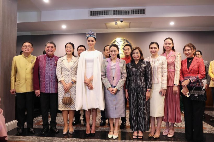 โอปอล สุชาตา สวยสง่าสวมเดรสขาวเข้าพบนายกฯ