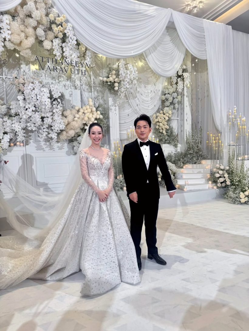 ชื่นมื่น! เอ วราวุธ ควงแขน ออม อัทธนียา สละโสดเริ่มต้นชีวิตคู่