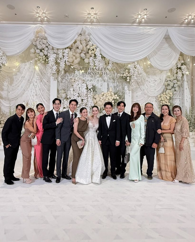 ชื่นมื่น! เอ วราวุธ ควงแขน ออม อัทธนียา สละโสดเริ่มต้นชีวิตคู่