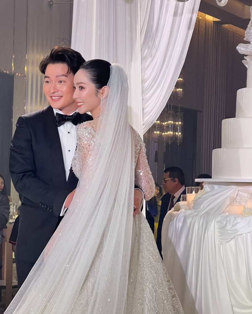 ชื่นมื่น! เอ วราวุธ ควงแขน ออม อัทธนียา สละโสดเริ่มต้นชีวิตคู่
