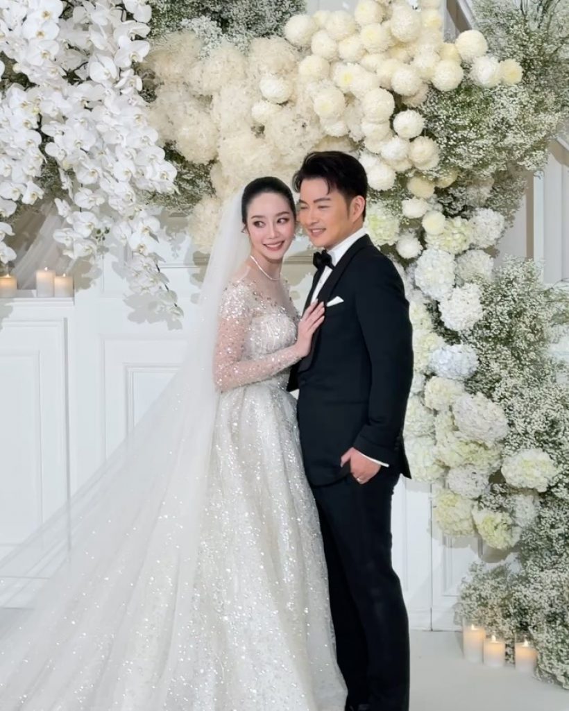 ชื่นมื่น! เอ วราวุธ ควงแขน ออม อัทธนียา สละโสดเริ่มต้นชีวิตคู่