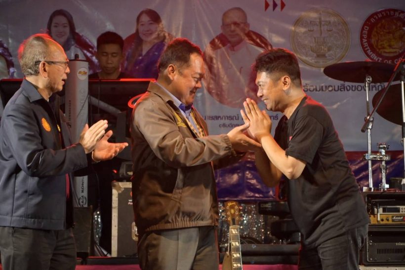 เสก โลโซ ฉลองวันเกิดสุดอบอุ่นบนเวที ราชทัณฑ์ห่วงใย