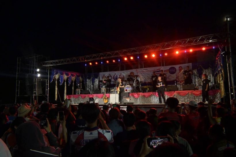 เสก โลโซ ฉลองวันเกิดสุดอบอุ่นบนเวที ราชทัณฑ์ห่วงใย