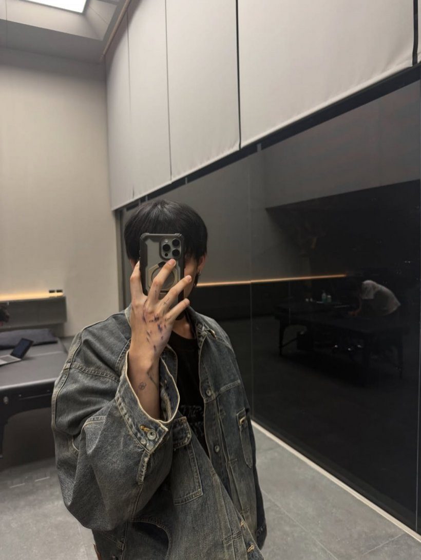 อย่างเท่! พระเอกฮอต โชว์ลายสักใหม่ แทบเต็มตัวแล้ว