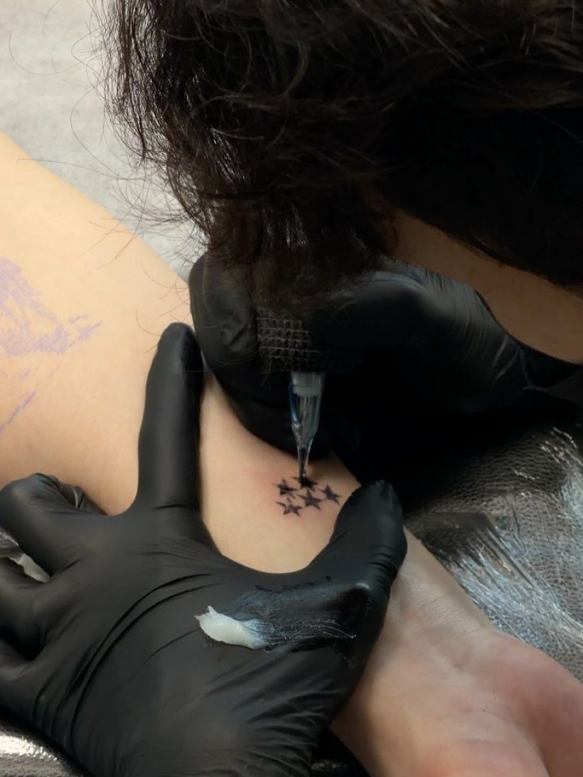 อย่างเท่! พระเอกฮอต โชว์ลายสักใหม่ แทบเต็มตัวแล้ว