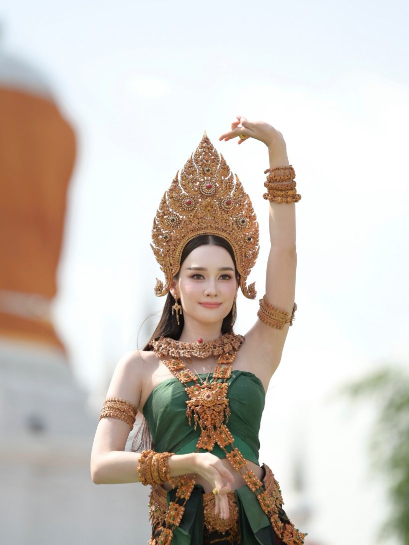 เปิดลีลาอ่อนช้อย เดียร์น่า รำถวายสิ่งศักดิ์สิทธิ์ ยอดไลก์ถล่ม