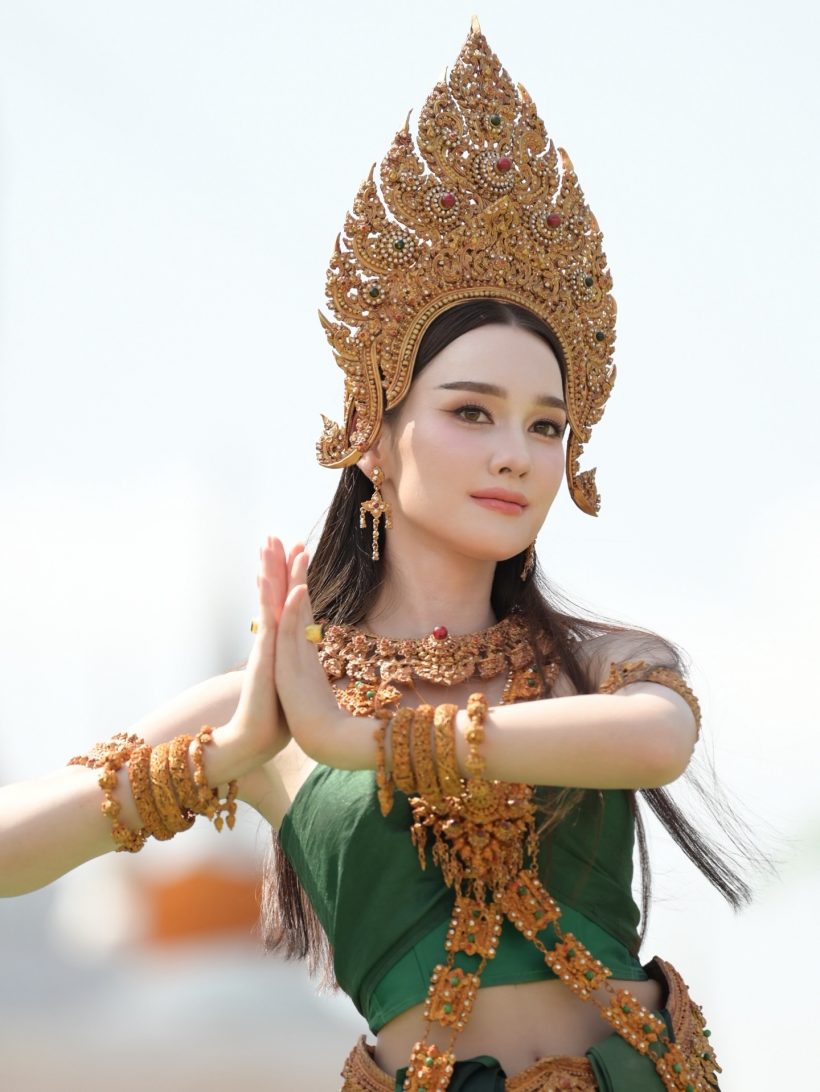 เปิดลีลาอ่อนช้อย เดียร์น่า รำถวายสิ่งศักดิ์สิทธิ์ ยอดไลก์ถล่ม