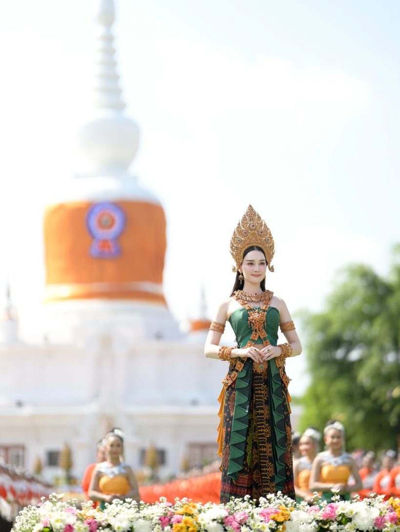 เปิดลีลาอ่อนช้อย เดียร์น่า รำถวายสิ่งศักดิ์สิทธิ์ ยอดไลก์ถล่ม