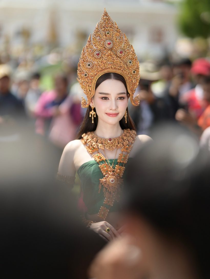 เปิดลีลาอ่อนช้อย เดียร์น่า รำถวายสิ่งศักดิ์สิทธิ์ ยอดไลก์ถล่ม