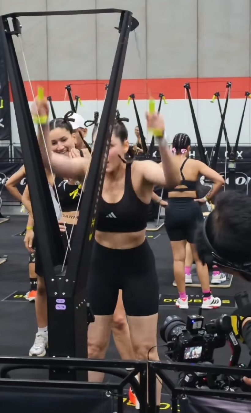 ชมพู่ อารยา แกร่งมาก! แข่ง HYROX ครบ 8 ด่านสุดโหด