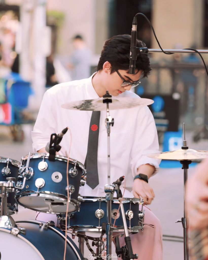 แค่ตีกลองก็เท่ห์แล้ว ทิกเกอร์ อชิระ ยิ่งโตยิ่งหล่อของแทร่!!