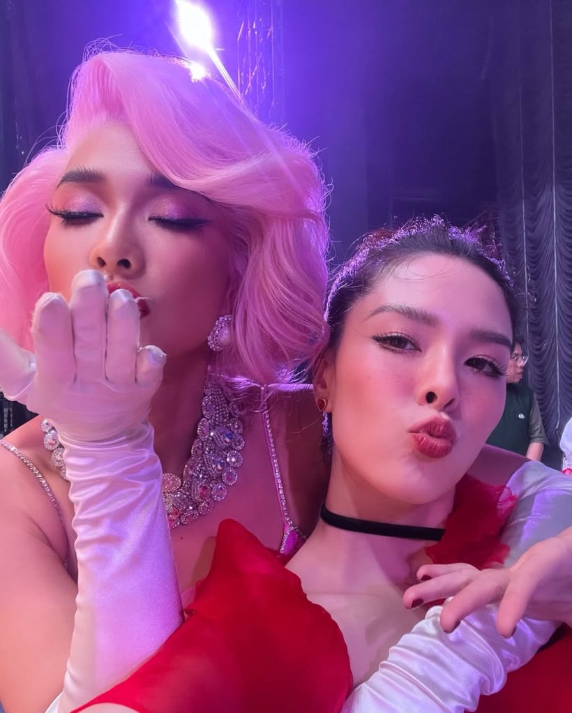 เปิดภาพไม่เคยมีใครเห็น! ดาราสาวตัวแม่ ขึ้นโชว์ทิฟฟานี่ที่พัทยา