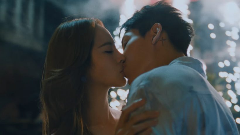 ใจแม่ไม่ไหวแล้ว! แบมแบม จุ๊บ ณิชา ลง MV WONDERING