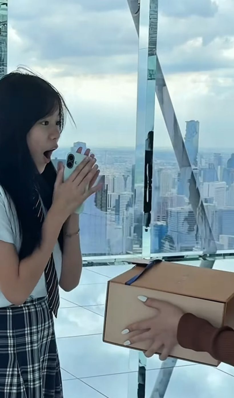 เมย์ วาสนา เซอร์ไพรส์ให้รางวัล น้องณิริน อึ้งจนกลั้นน้ำตาไม่อยู่