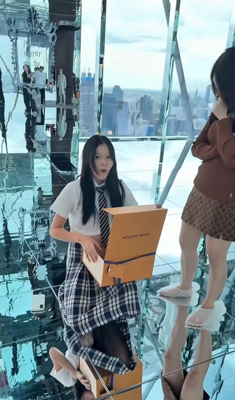 เมย์ วาสนา เซอร์ไพรส์ให้รางวัล น้องณิริน อึ้งจนกลั้นน้ำตาไม่อยู่