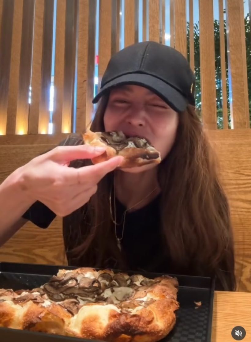 ไม่ได้กินแต่อาหารนก! "เจนี่" ฟาดพิซซ่าโชว์... แต่หุ่นยังลีนเวอร์!