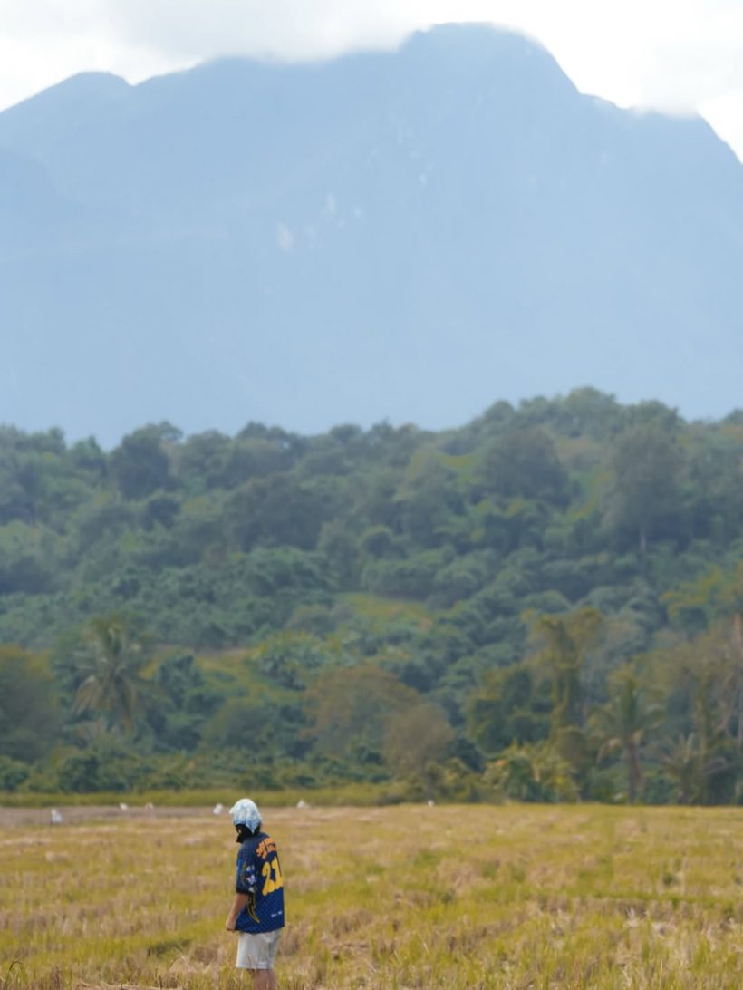 คู่รักบันเทิงเฟดงานในวงการ ลุยท้องนาเกี่ยวข้าวไม่ห่วงหล่อสวย