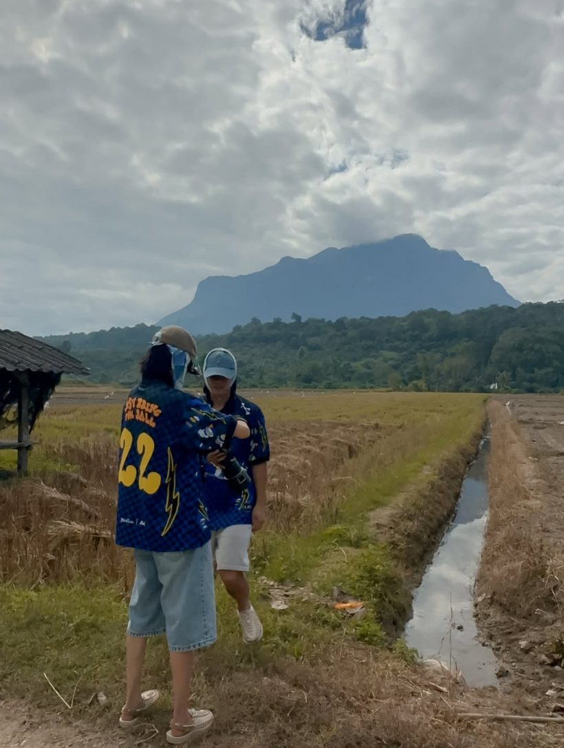 คู่รักบันเทิงเฟดงานในวงการ ลุยท้องนาเกี่ยวข้าวไม่ห่วงหล่อสวย