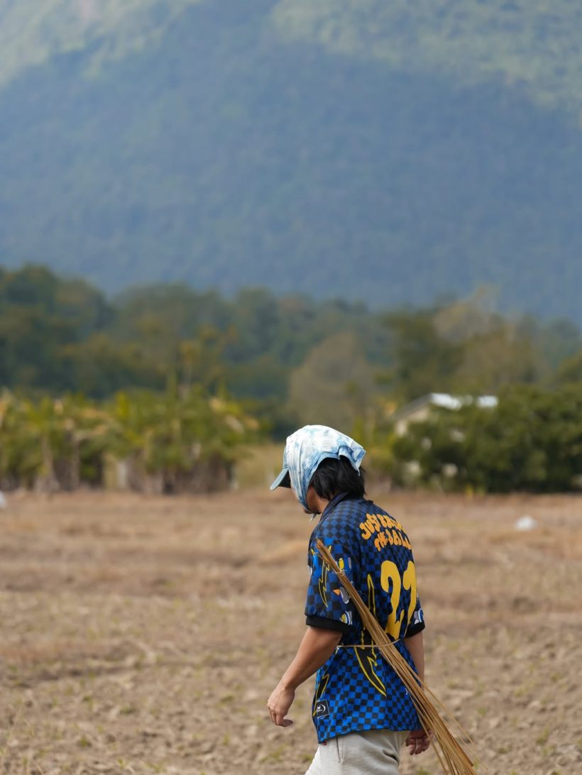 คู่รักบันเทิงเฟดงานในวงการ ลุยท้องนาเกี่ยวข้าวไม่ห่วงหล่อสวย