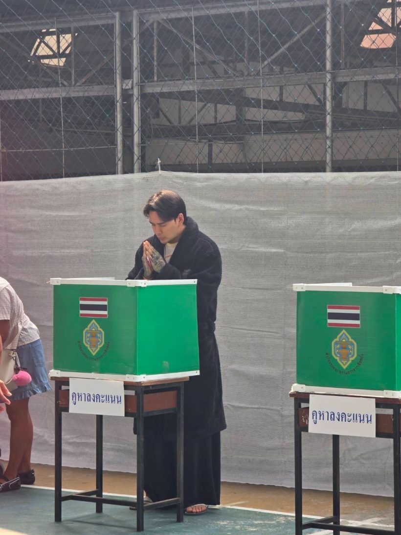 เรียลจนไวรัล ดาราหนุ่มดัง ยกมือไหว้ท่วมหัว พร้อมแคปชั่นสุดพีค