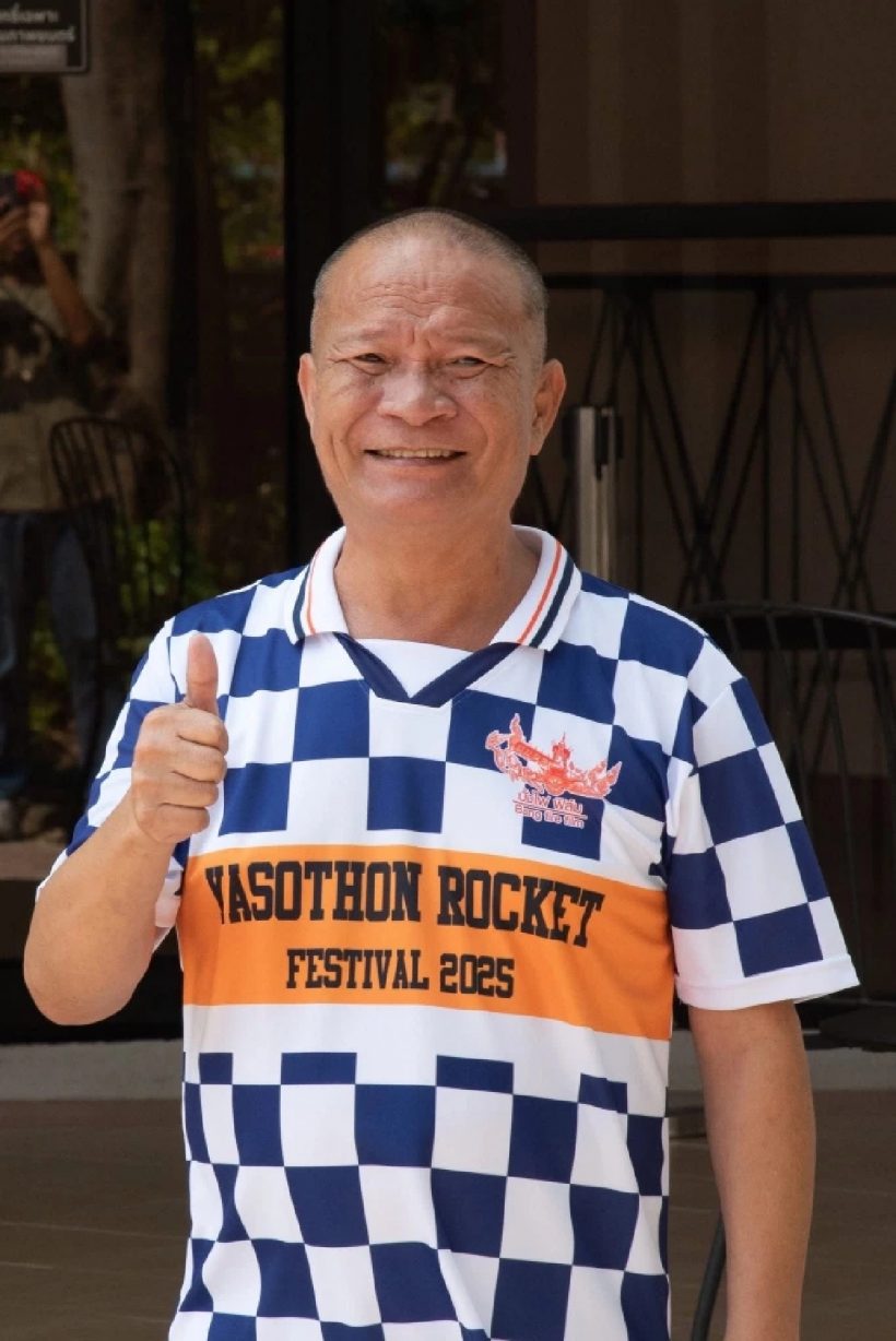 เปิดโฉมดารา ดาวดวงที่ 208 ได้ประทับรอยมือ-รอยเท้า