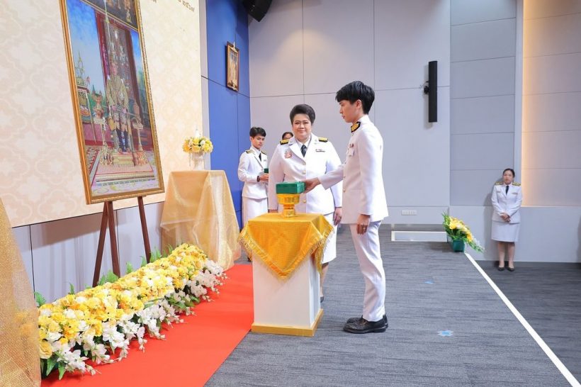 แก้มบุ๋มเคียงข้างสามี พีท รับพระราชทานเครื่องราชอิสริยาภรณ์